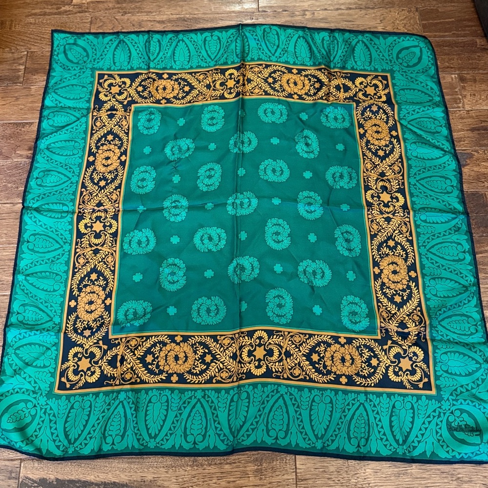 Vintage DVF DIANE VON FURSTENBURG 31” silk scarf. GREEN